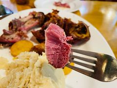 德式脆烤猪膝配酸菜土豆泥-巴伐利亚啤酒坊(意式风情街店)