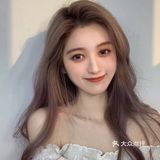 超级显白的发色。