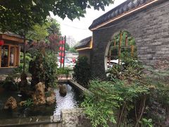 景观位-好汉锅园林秘制老火锅 柴火霸王鸡(金沙店)