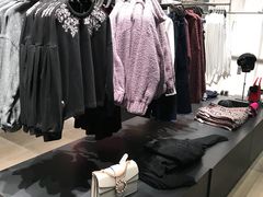 店内环境-URBAN REVIVO(深圳华润万象天地店)