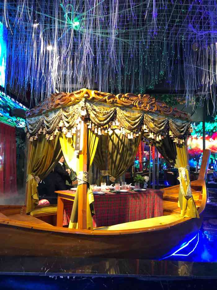 暮光森林音乐主题餐厅(汇京店)-"在这附近和小伙伴们吃饭,偶尔被歌声