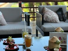 -亚龙湾喜来登·美景台大堂吧