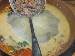 -洱火云南酸菜牛肉火锅(石景山当代商城店)