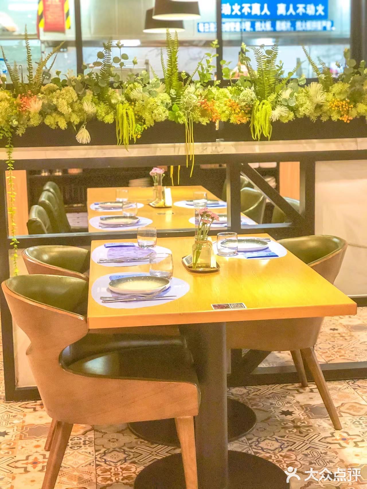 好久没来这家西餐厅一起吃西餐了！