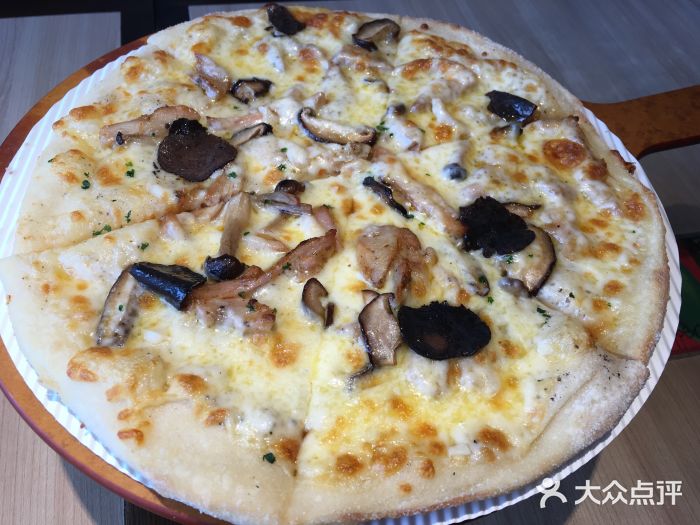 必胜客(堤口路店)野生黑松露菌菇鸡肉比萨图片