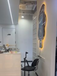 -V7 HAIR SALON
