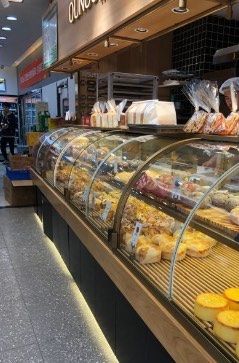 面包甜点陈列柜-欧诺爱烘焙(高新万达店)