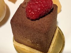 巧克力树莓蛋糕-咖啡苑自助餐厅·中国大饭店