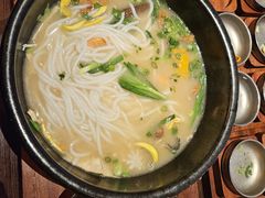 -银米·云南传统过桥米线(双廊黑金冠店)