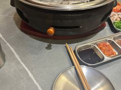 -围炉肉舍•炭烤活鳗•丹东海鲜烤肉(步行街店)