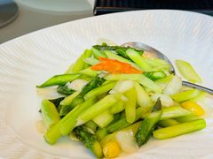 银杏百合炒芦笋-香格里拉香宫·海鲜青岛菜·鲁菜·淮扬菜