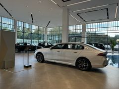 -上海宝宁宝马4S店