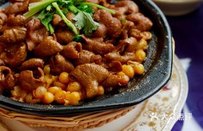 Stewed Pig Intestines with Peas