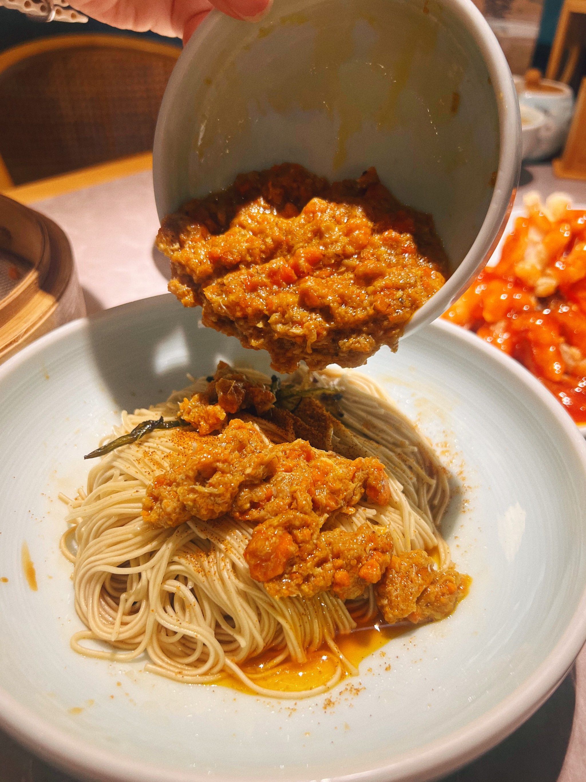 [得意]
99裕兴记不仅仅有各种各样的本帮浇头(江南地区的方言)