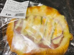 鲜葱牛肉面包-盒马鲜生(悠方店)