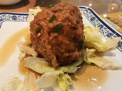 鸭蛋黄狮子头-春水锅贴·传统鲁菜(大明湖店)