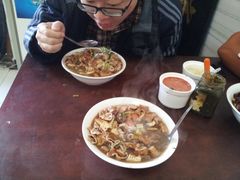 一个大碗，一个大碗加肠和豆泡-阁瑞居闫记卤煮(乔庄北街店)