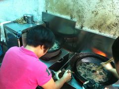 虽然人多但是老板们动作也很快-五娭毑臭豆腐(黄兴南路店)