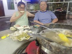 -墨脱石锅椰子鸡•香草鸭•东山羊(大东海店)