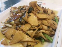 -蔼若春.传承三十年云南菜(金碧公园店)