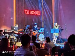 -TZ House音乐现场(来福士中心店)