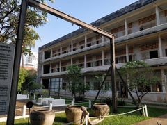 -吐斯廉屠杀博物馆