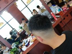 -尼特斯男士发型馆