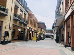 -王府井奥莱临潼小镇(临潼店)
