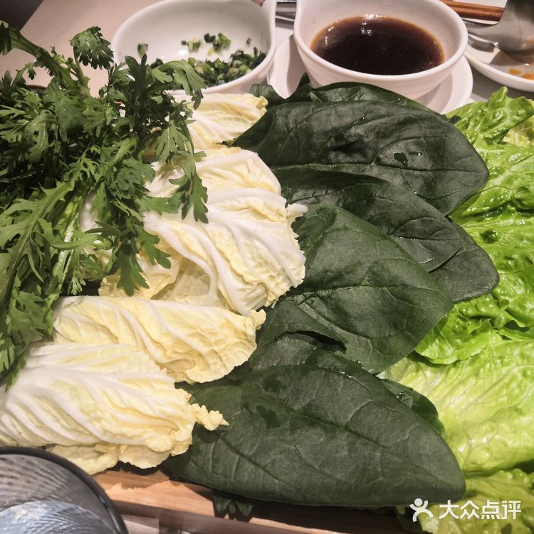 提个意见，菜品与其他火锅店比还是少了一些