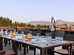 -敦煌山庄摘星阁