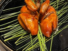 红烧脆皮乳鸽-喜棠·长沙家宴·海鲜·湘菜(麓谷店)