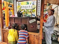 -百里峡七彩艺术小镇