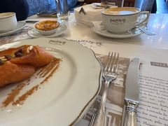 -Majestic Café