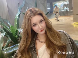 发质好，头发也长得超快～ 即使之前漂过，也能一梳到底