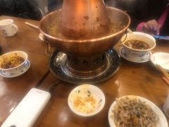 -炉小二铜锅牛蛙•川湘菜(三里屯店)