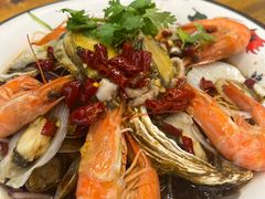 捞汁本地小海鲜-老东镇啤酒屋海鲜加工·蒸汽海鲜·海鲜烧烤(台东店)