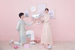 -雪中彩影婚纱摄影·微光艺术中心