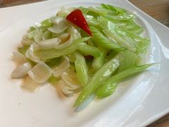 西芹炒百合-吴越荣记苏州菜·松鼠桂鱼100%活鱼现做(斜塘老街店)