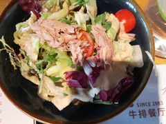 三文鱼蔬菜沙拉-斗牛士牛排(南京东路店)
