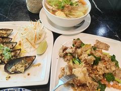 -Green Tree Rest. & Pub