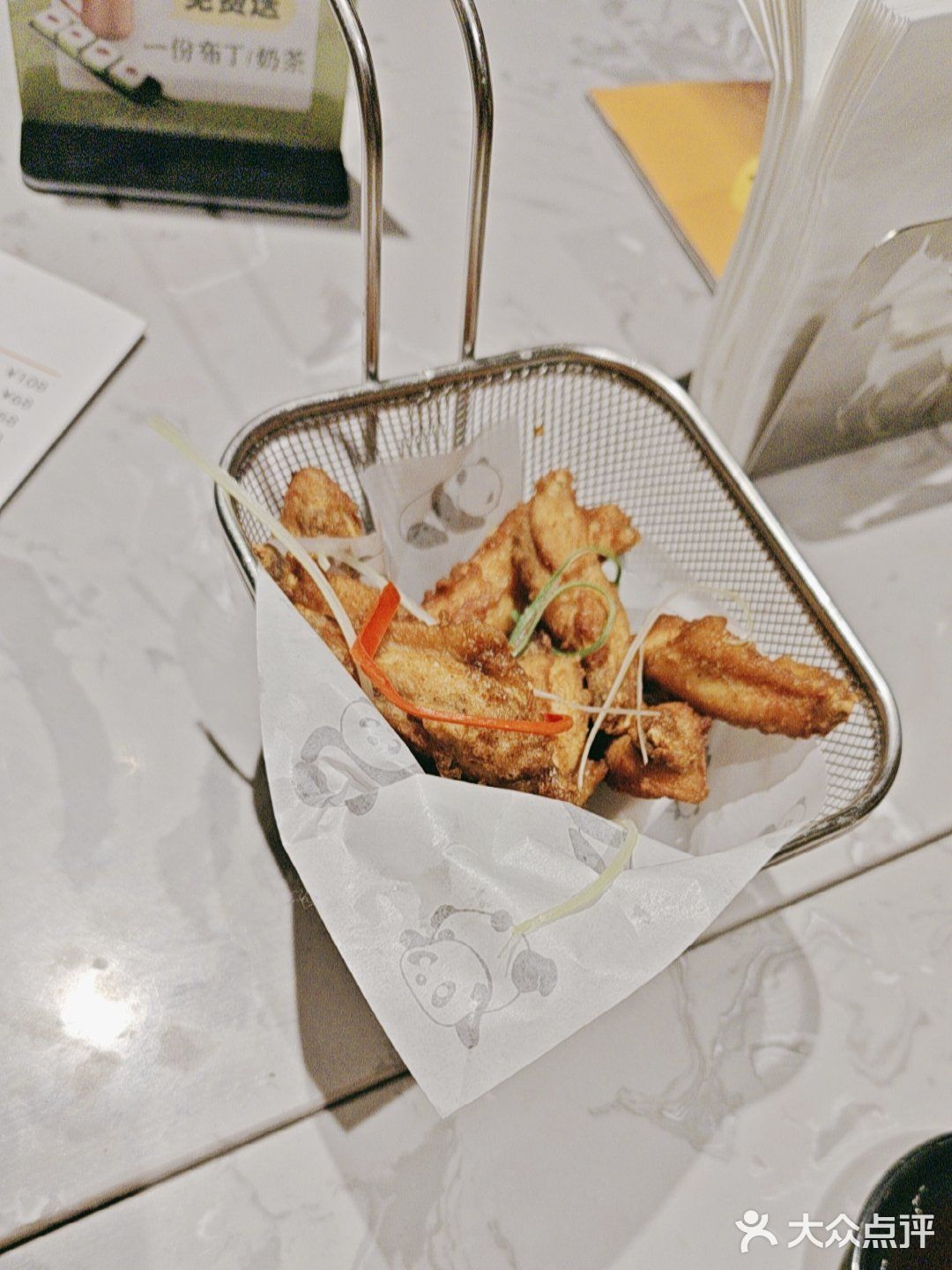 让人仿佛置身于泰国本土。这家餐厅的装修风格非常独特