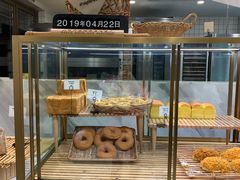 面包甜点陈列柜-爱上甜蜜蜜(田盛街店)