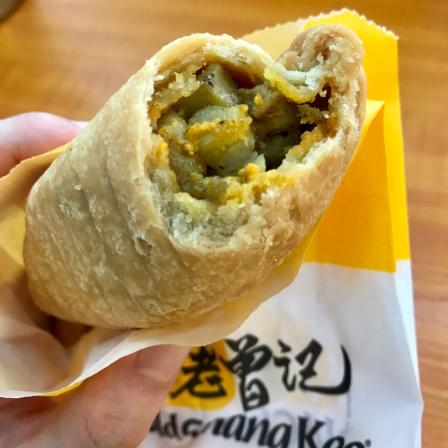 老曾记(golden shoe complex)-"好吃的咖喱饺,一个好像是1.5或是1.8.