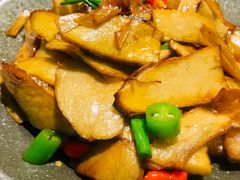 杏鲍菇炒腊肉-鸡毛店·川菜(双楠店)