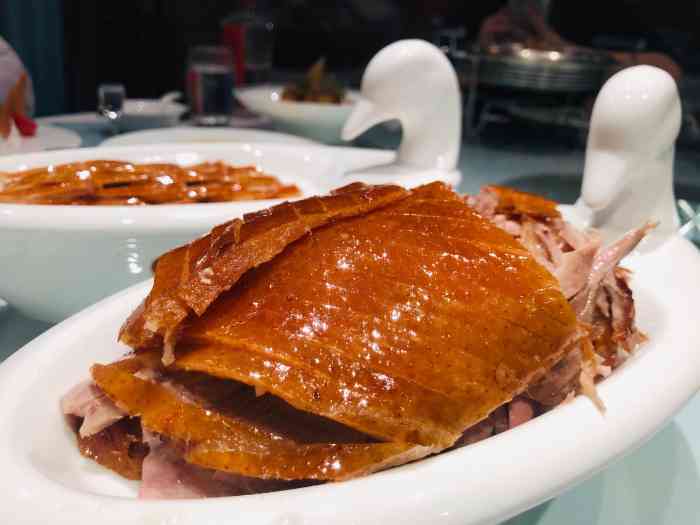 京川烤鸭酒楼-"[薄荷]环境:里面分了几个园,头顶是透明.