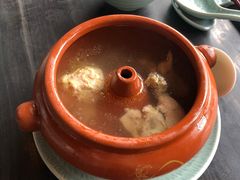 云南名材汽锅鸡&nbsp;/例-丽江金茂凯悦臻选酒店-滇香馆
