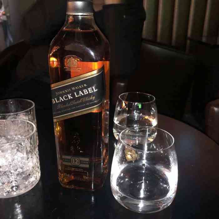 打分 喝过太多假酒了终于到真的了,服务还挺好