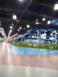 -维佳童话镇演出现场(徐东店)