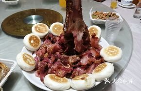 Pork Head Meat with Steamed Buns