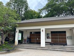 -Chom Cafe and Restaurant